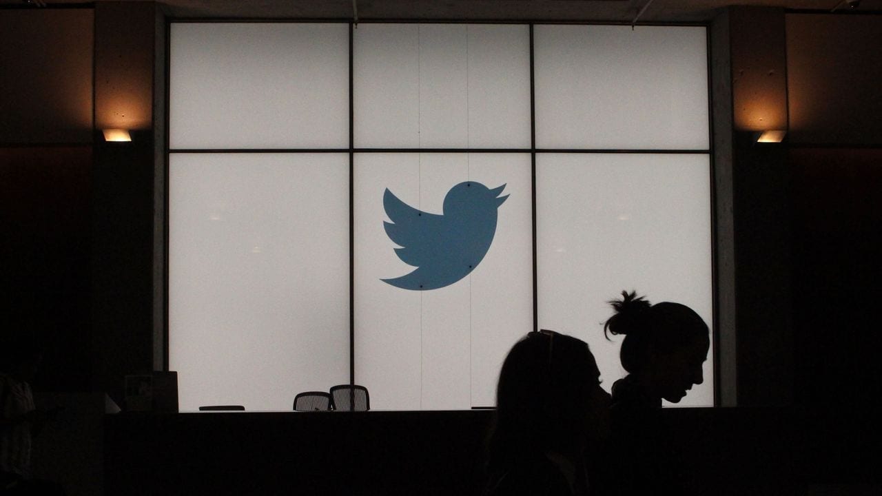 Twitter Prompts All US Users to Vote, Adds New Vote-Related Hashflags