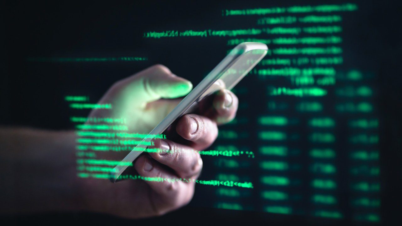 FBI Warns iPhone And Android Users